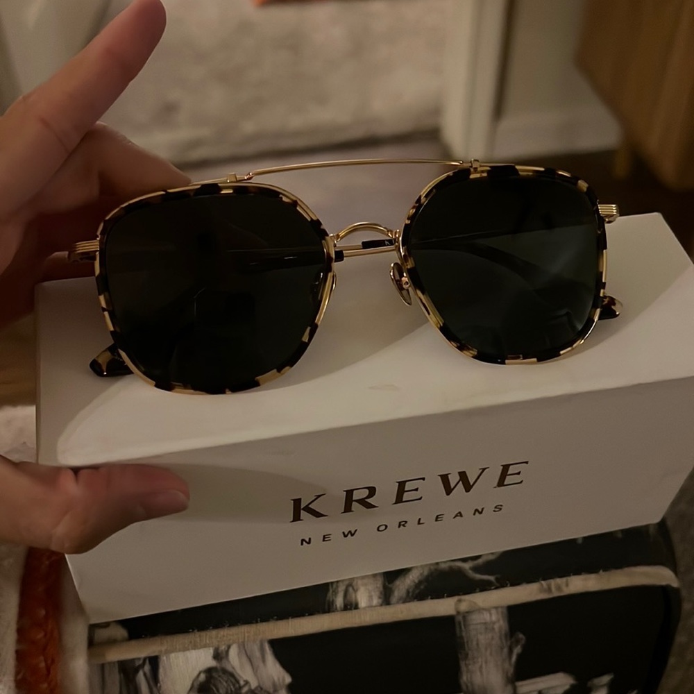Krewe “Austin” style sunglasses color ZUZU